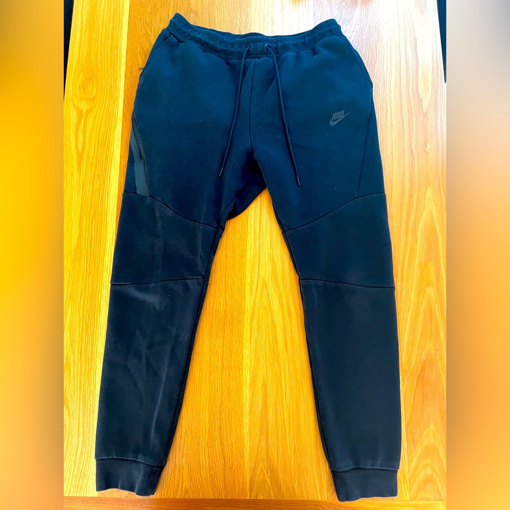 Nike Sportswear Tech Fleece Men's Joggers - size Large TALL - black